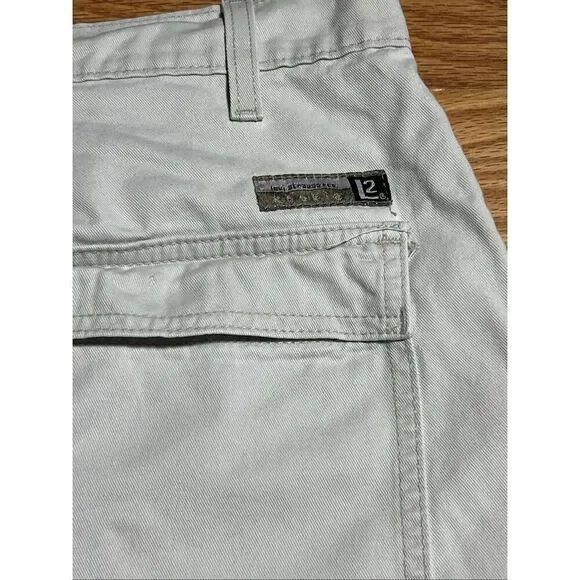 Vintage 90s Levi’s L2 Cargo Khaki Shorts - Picture 5 of 8